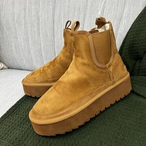 Tan Suede Women's Ankle Boots size 7.5 NWOT